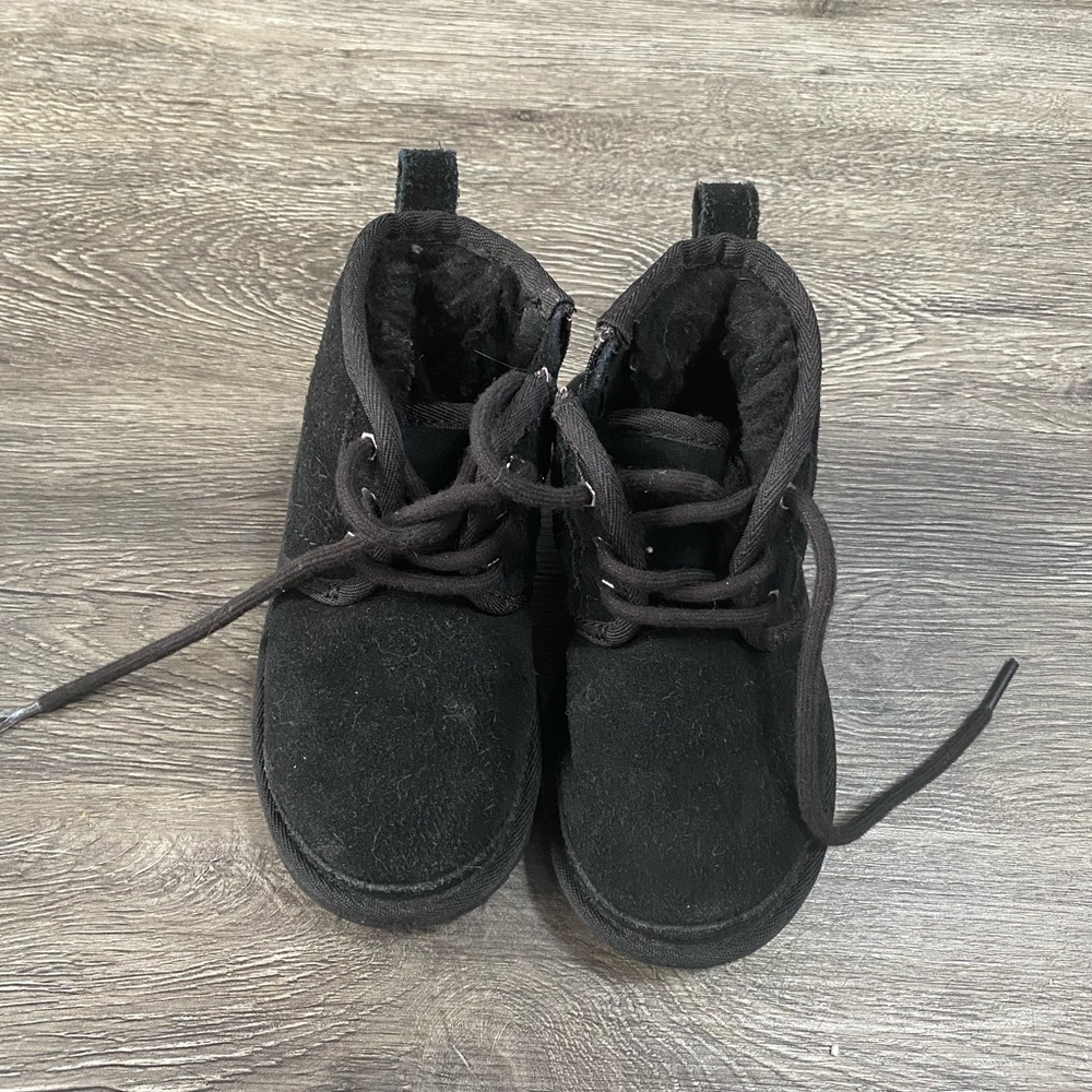 Barely worn Toddler Uggs!